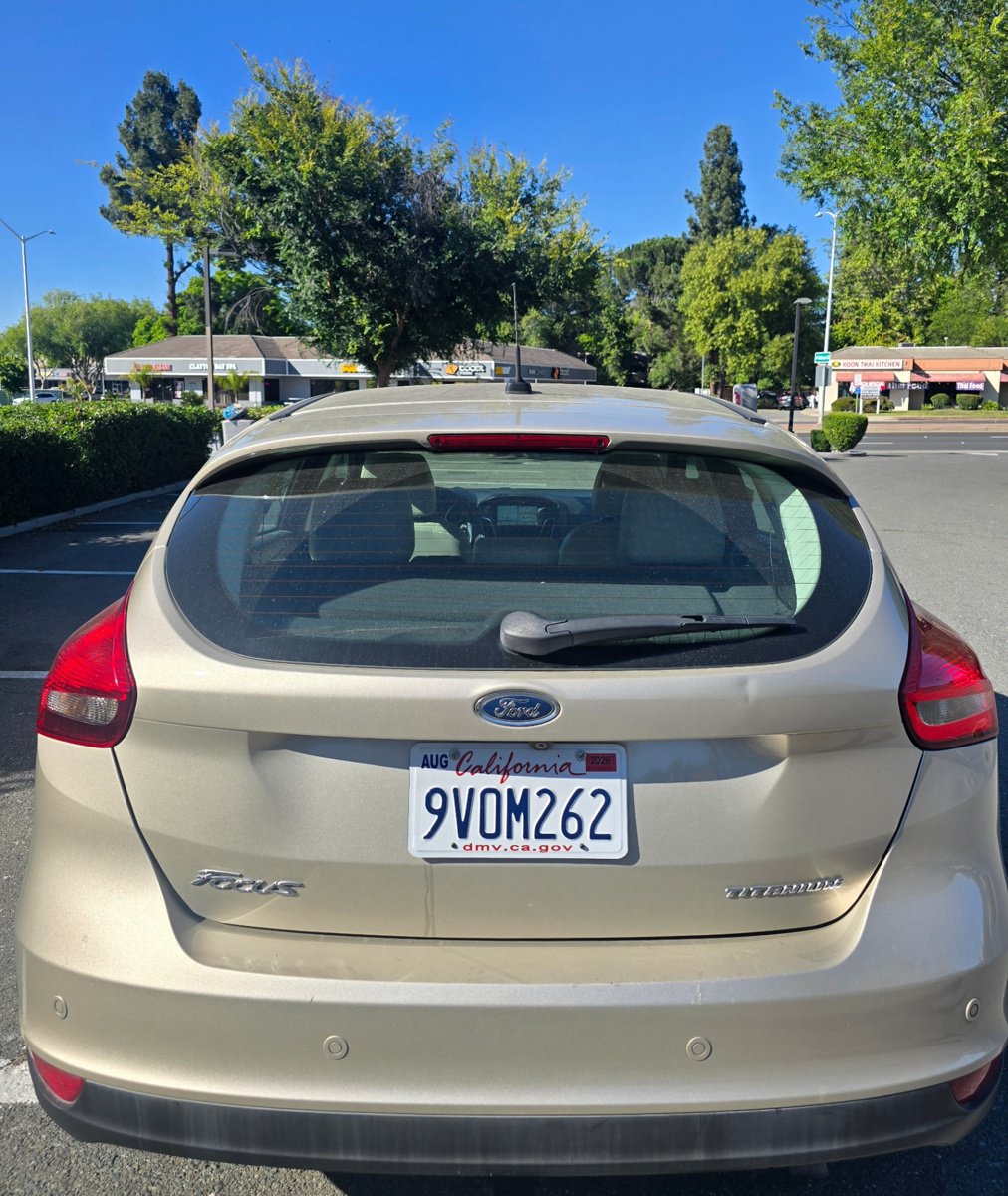 Used 2018 Ford Focus Titanium w/ Titanium Technology Package FWD image 3
