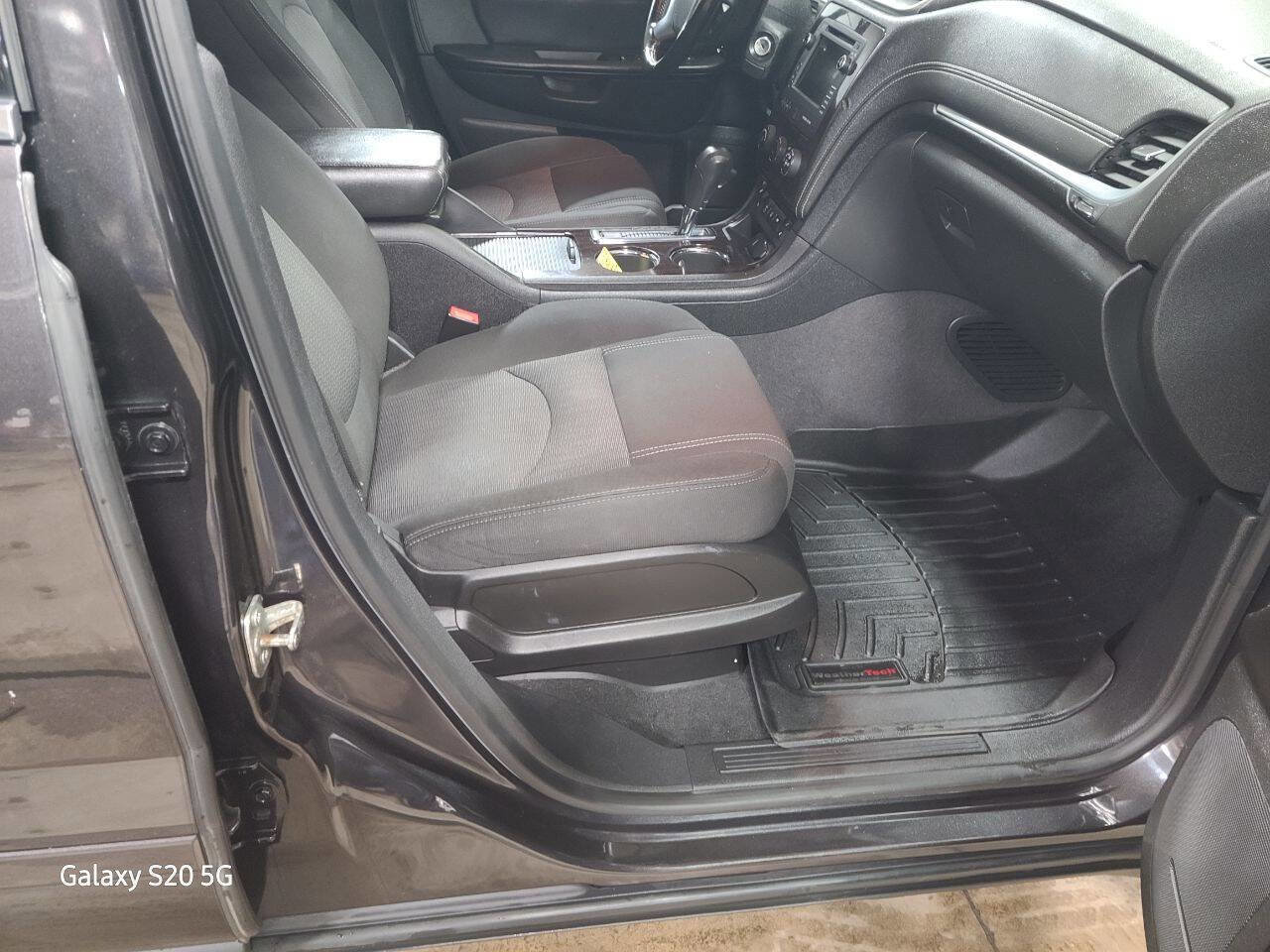 Used 2017 Chevrolet Traverse LT w/ Style and Technology Package image 14