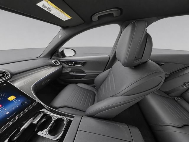 Used 2025 Mercedes-Benz C 300 4MATIC Sedan image 18