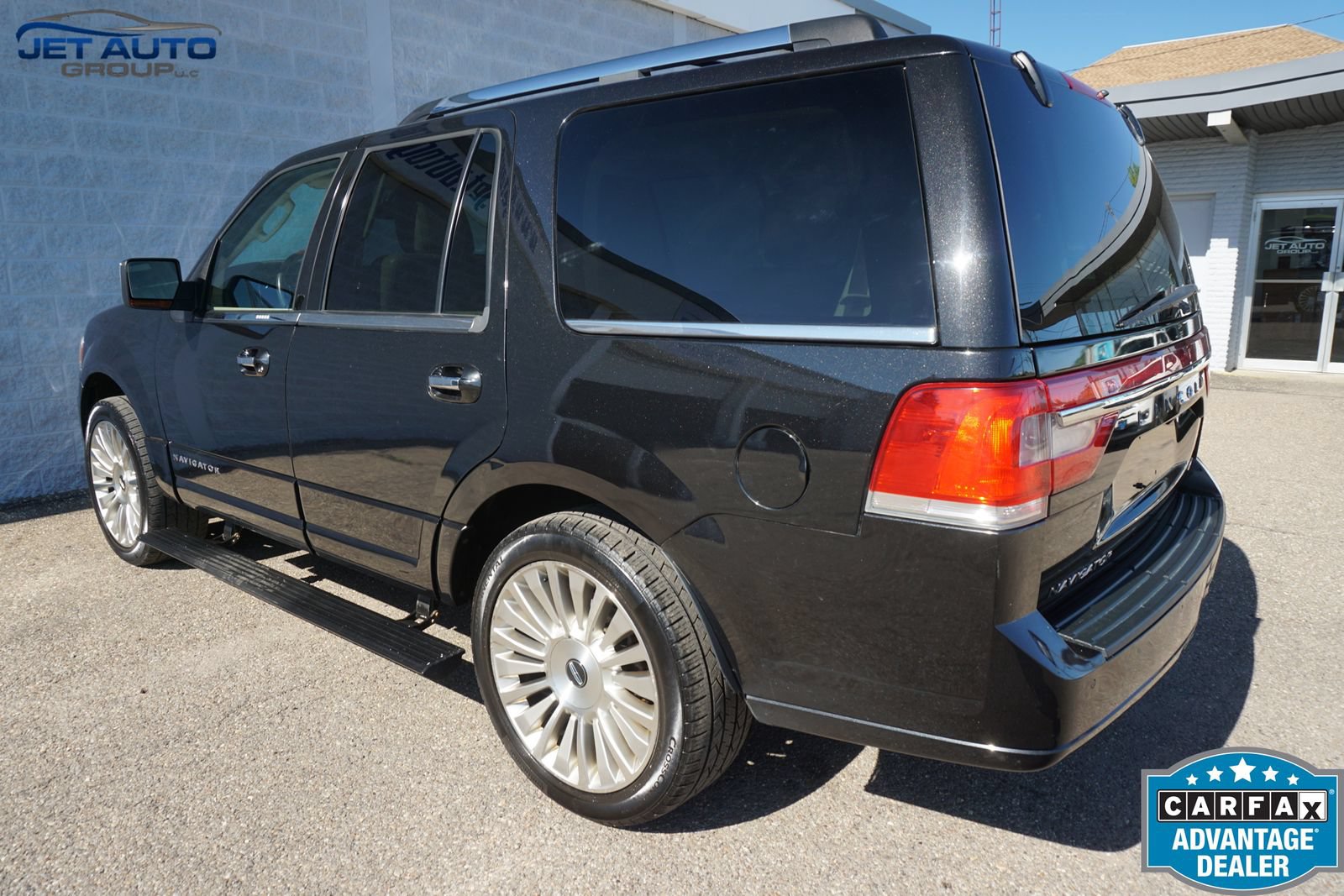 Used 2015 Lincoln Navigator 4WD w/ Equipment Group 101A Reserve image 8