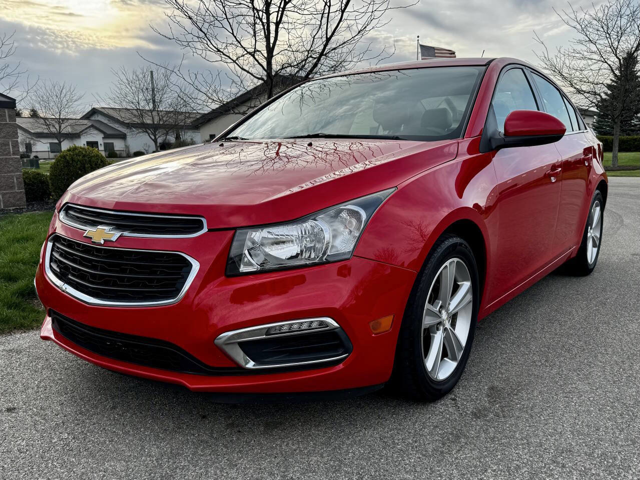 Used 2015 Chevrolet Cruze LT image 2