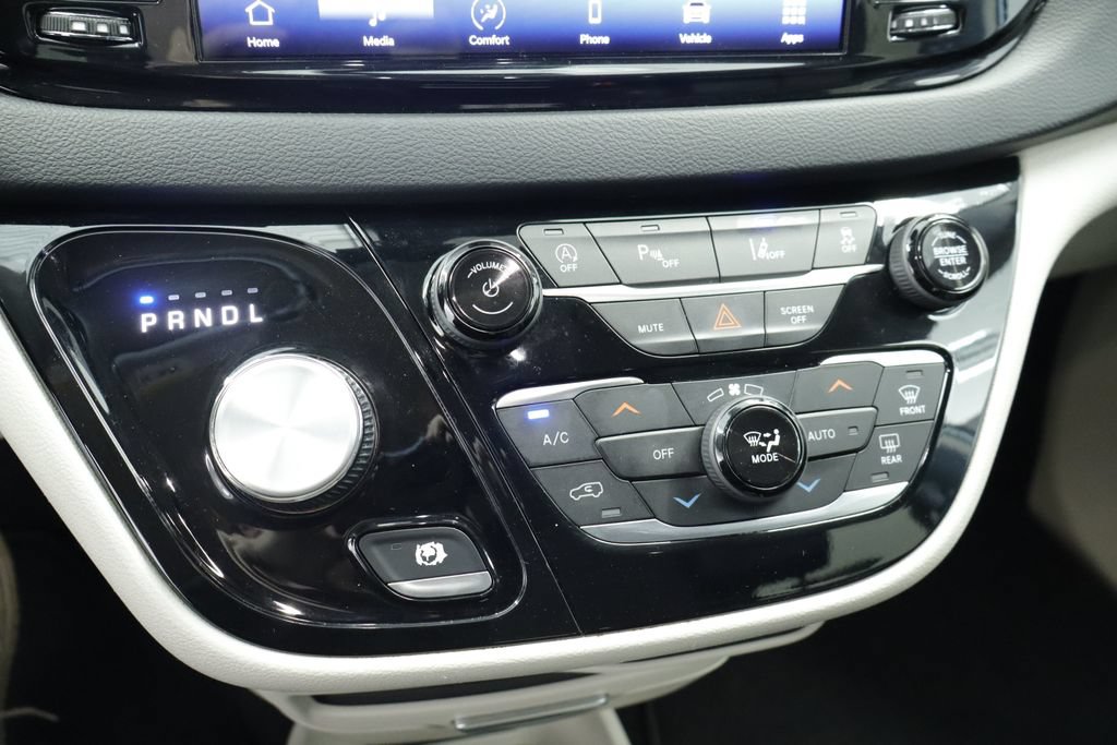 Certified 2023 Chrysler Pacifica Touring-L FWD image 32