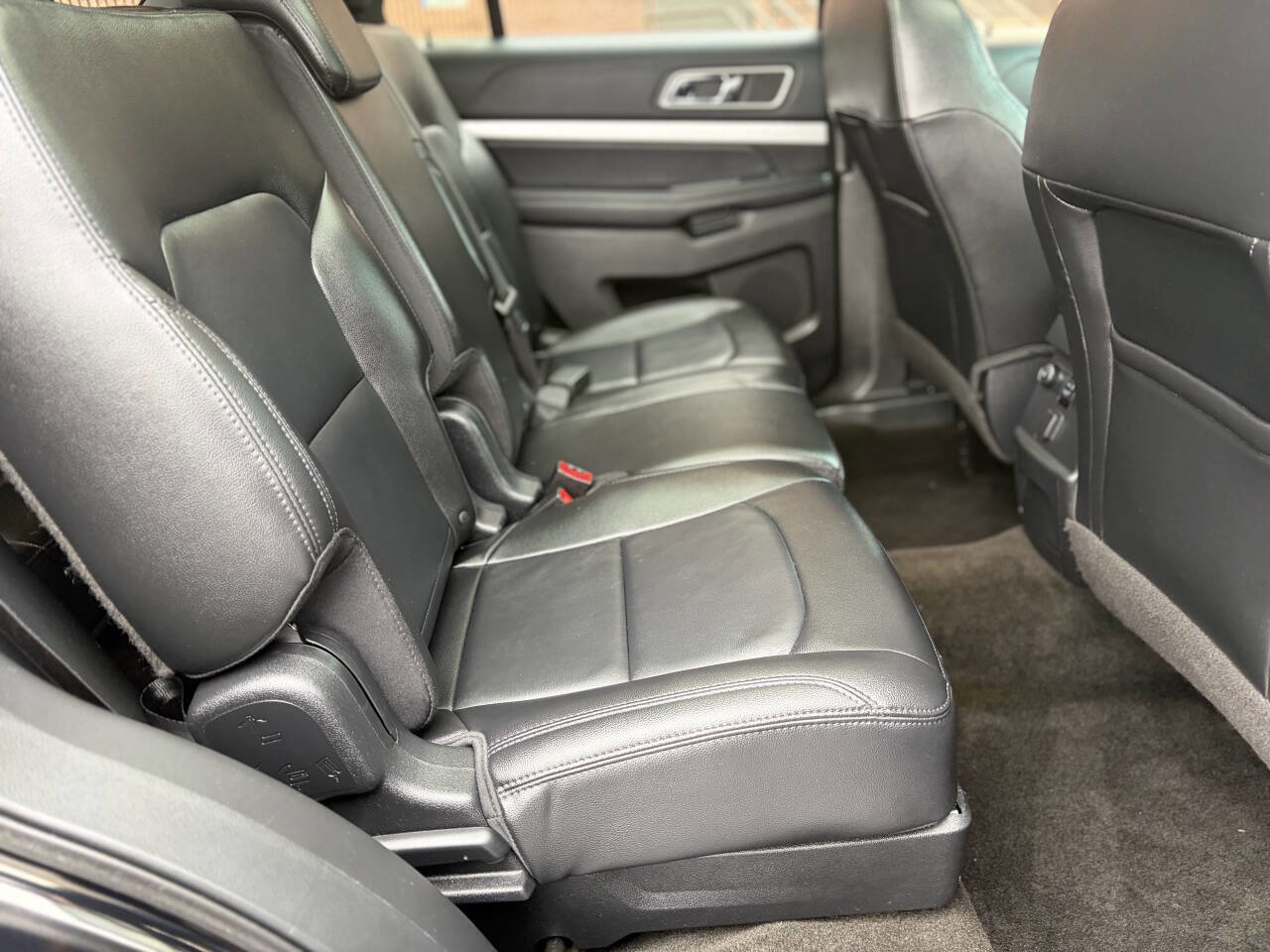 Used 2016 Ford Explorer XLT w/ Equipment Group 202A image 16