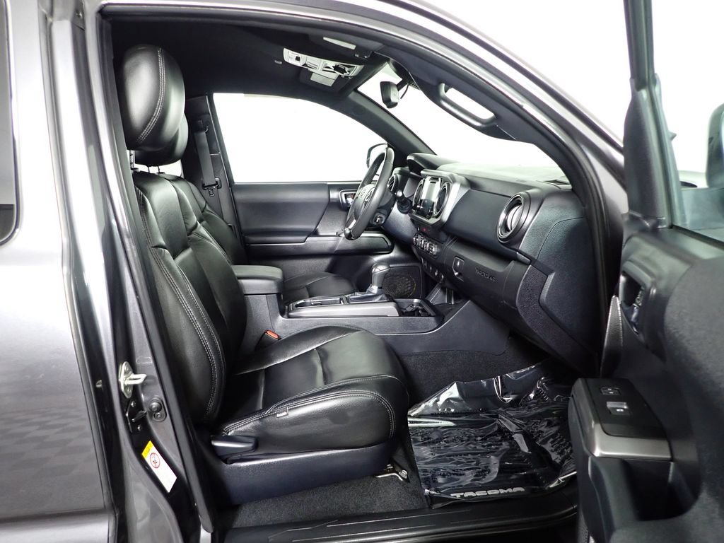 Used 2019 Toyota Tacoma TRD Off-Road AWD/4WD image 31