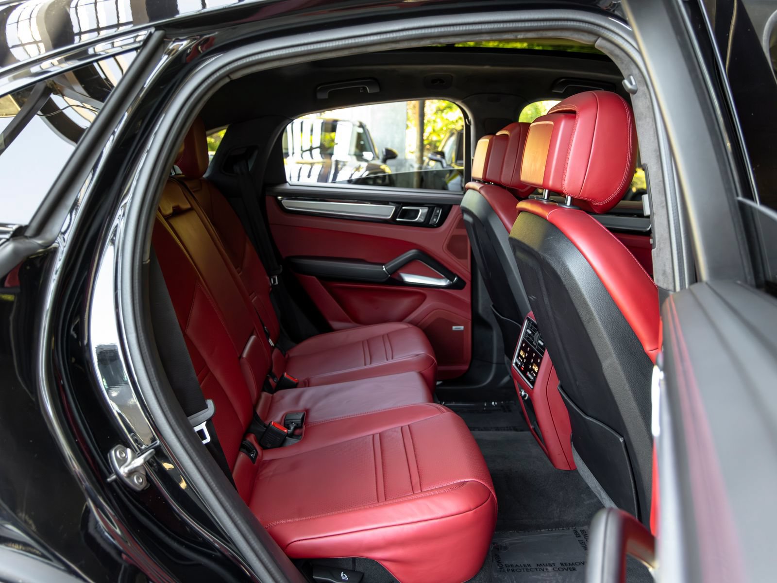 Certified 2022 Porsche Cayenne Turbo S AWD/4WD image 53