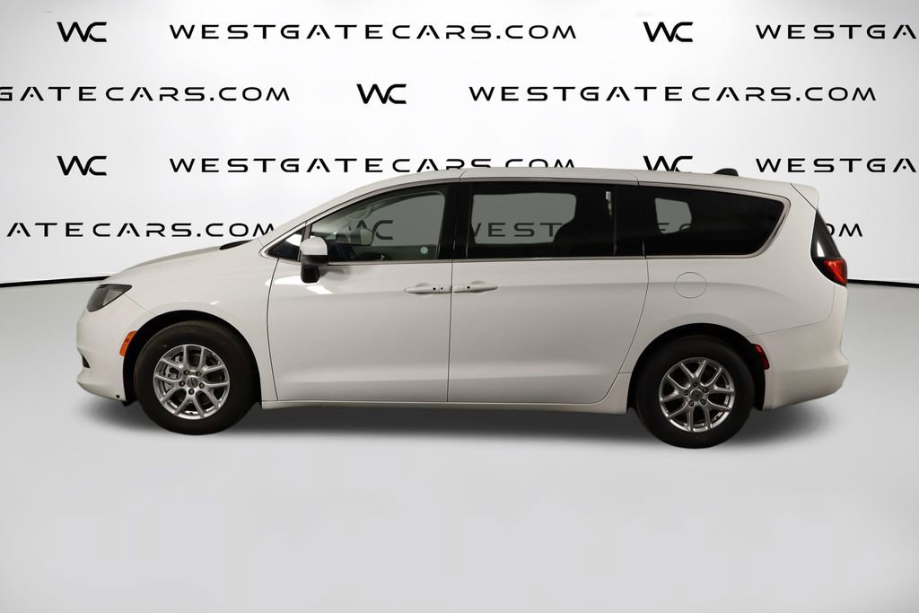 Used 2023 Chrysler Voyager LX FWD image 5