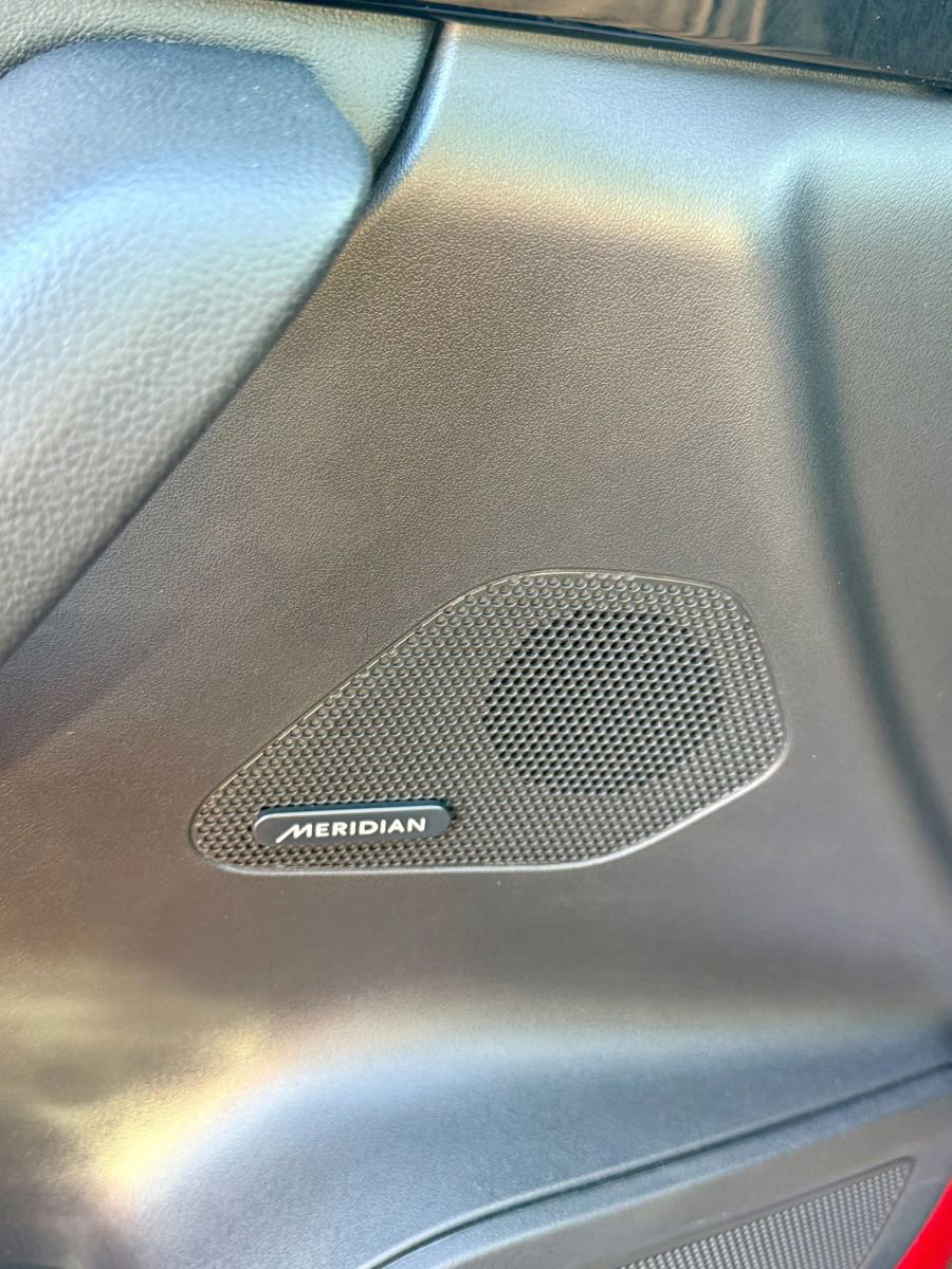 Used 2018 Jaguar F-PACE Premium image 33