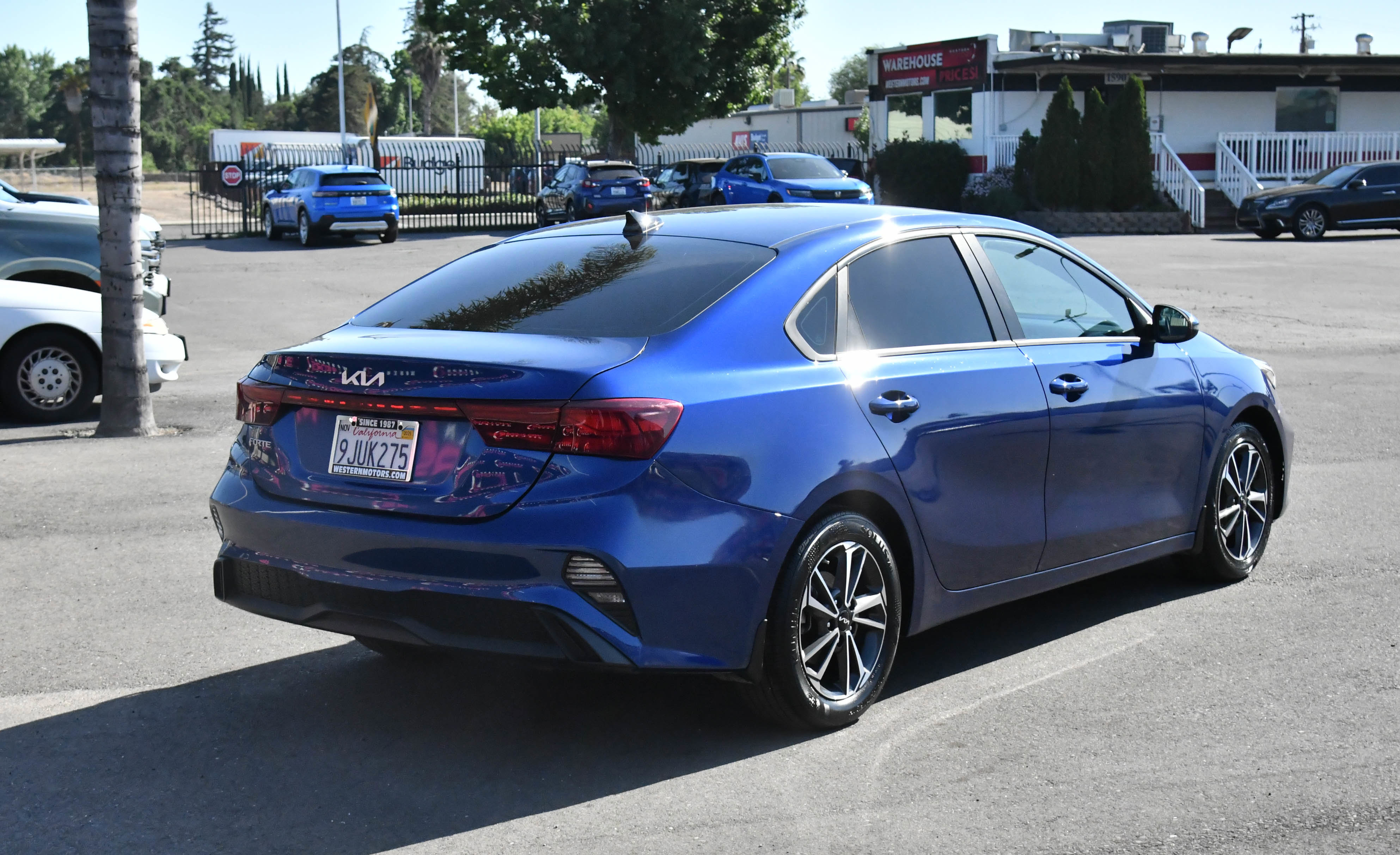 Used 2024 Kia Forte LXS w/ LXS Technology Package FWD image 8