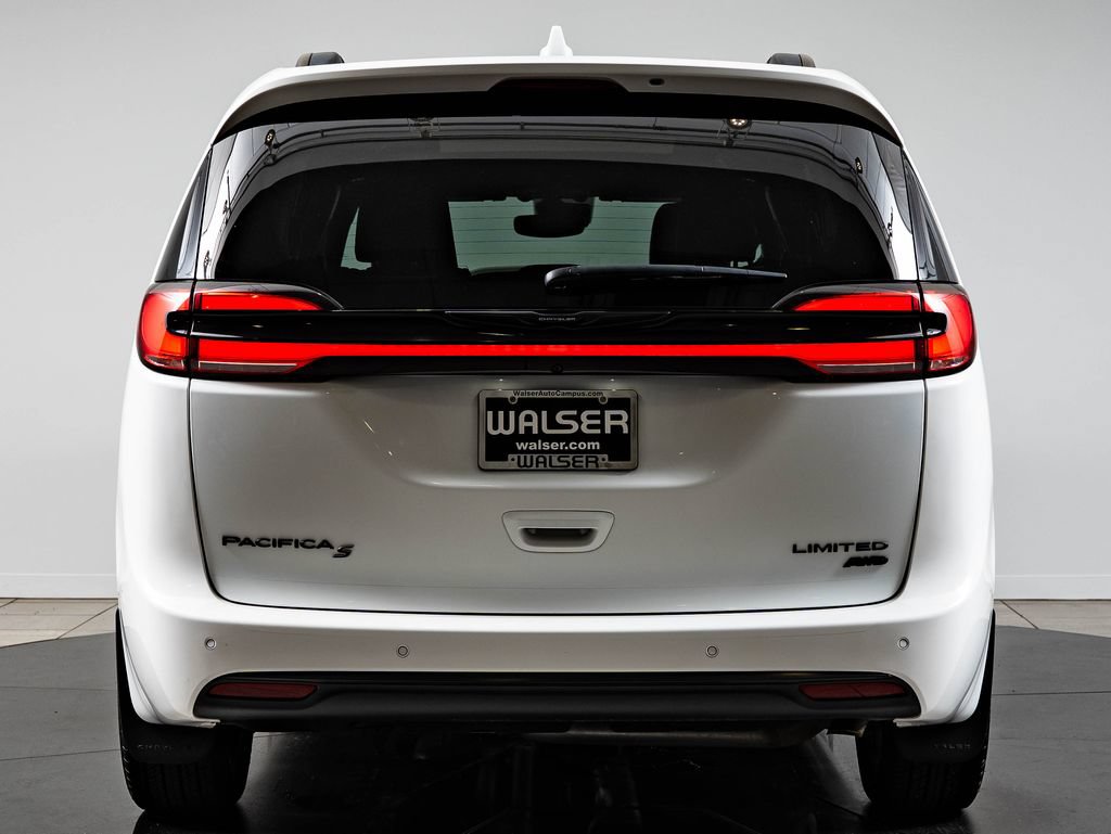 Used 2022 Chrysler Pacifica Limited w/ Uconnect Theater Family Group AWD/4WD image 7