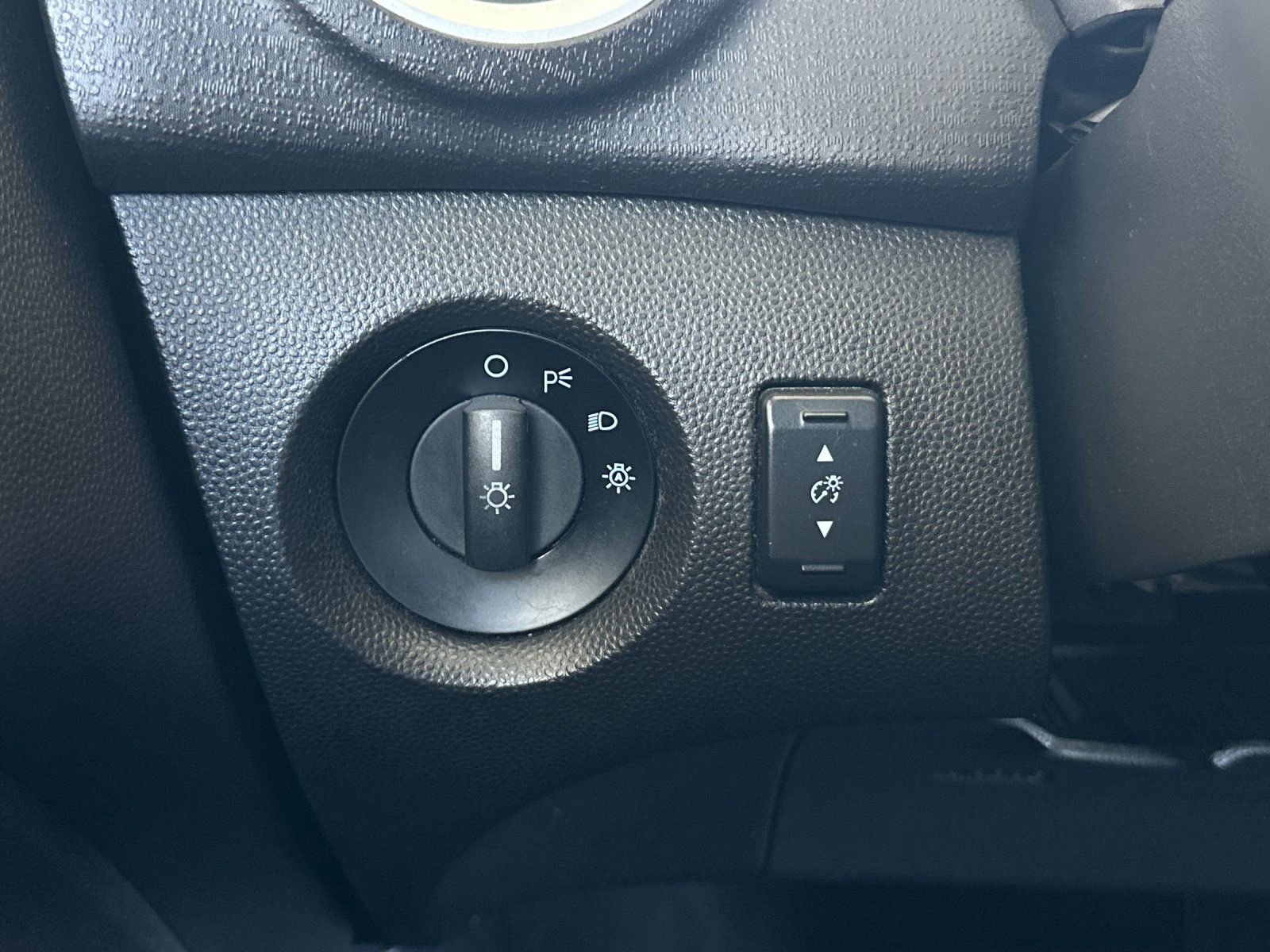 Used 2015 Ford Fiesta SE image 24