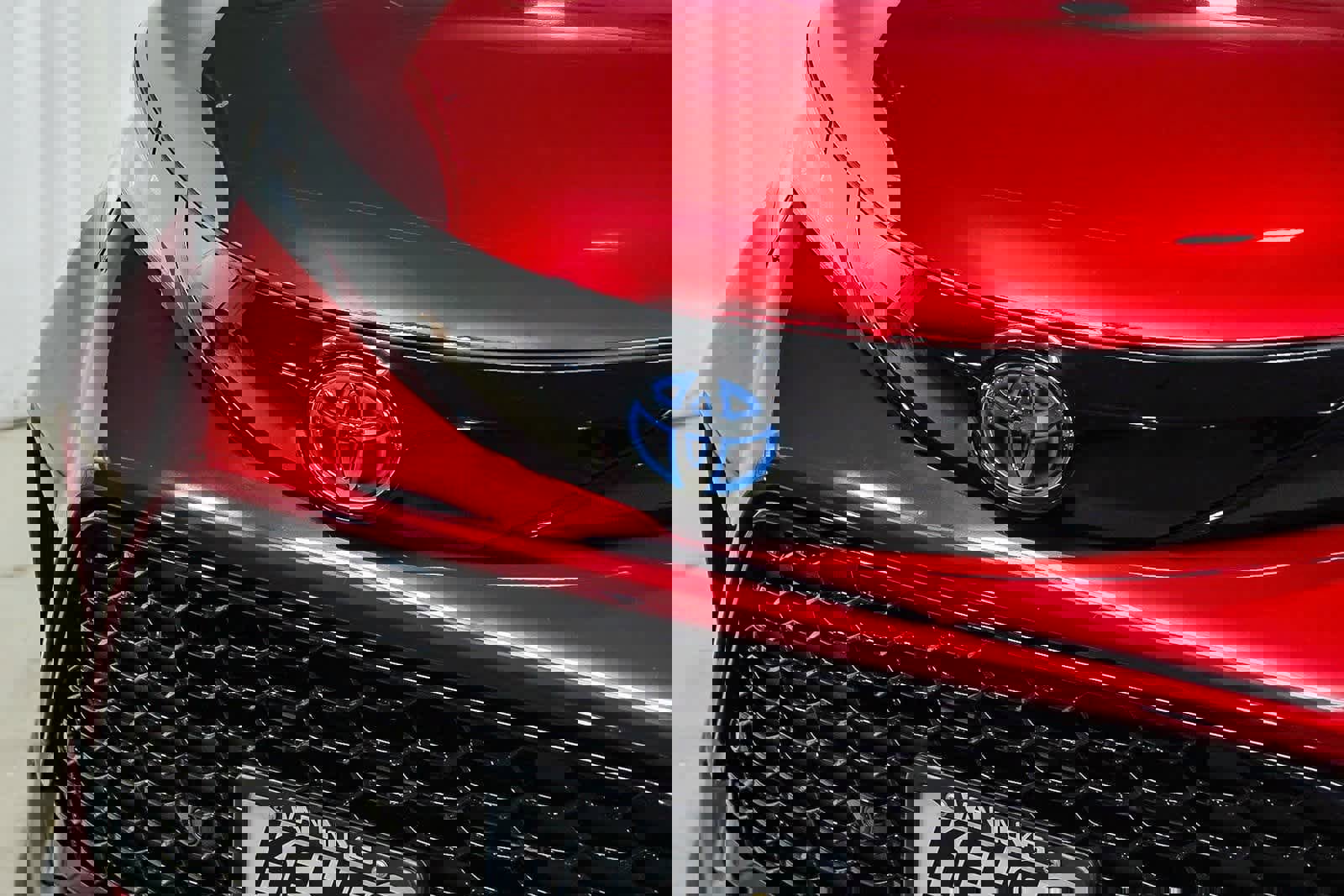 Used 2025 Toyota Sienna XSE image 8