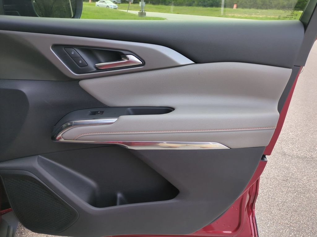 New 2027 Chevrolet Traverse LT w/ Midnight/Sport Edition FWD image 35