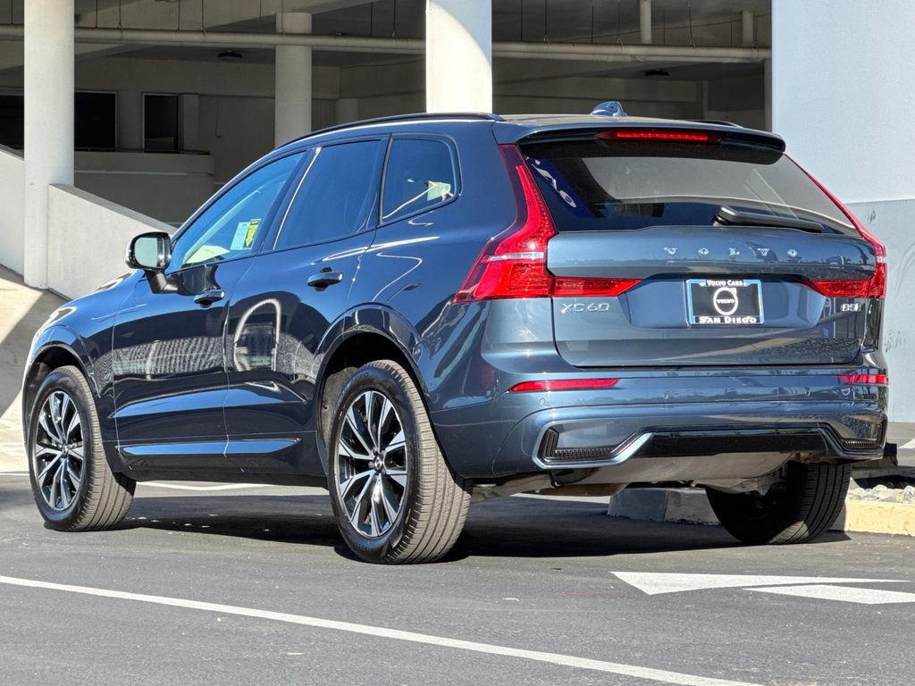 Certified 2025 Volvo XC60 B5 Core image 3