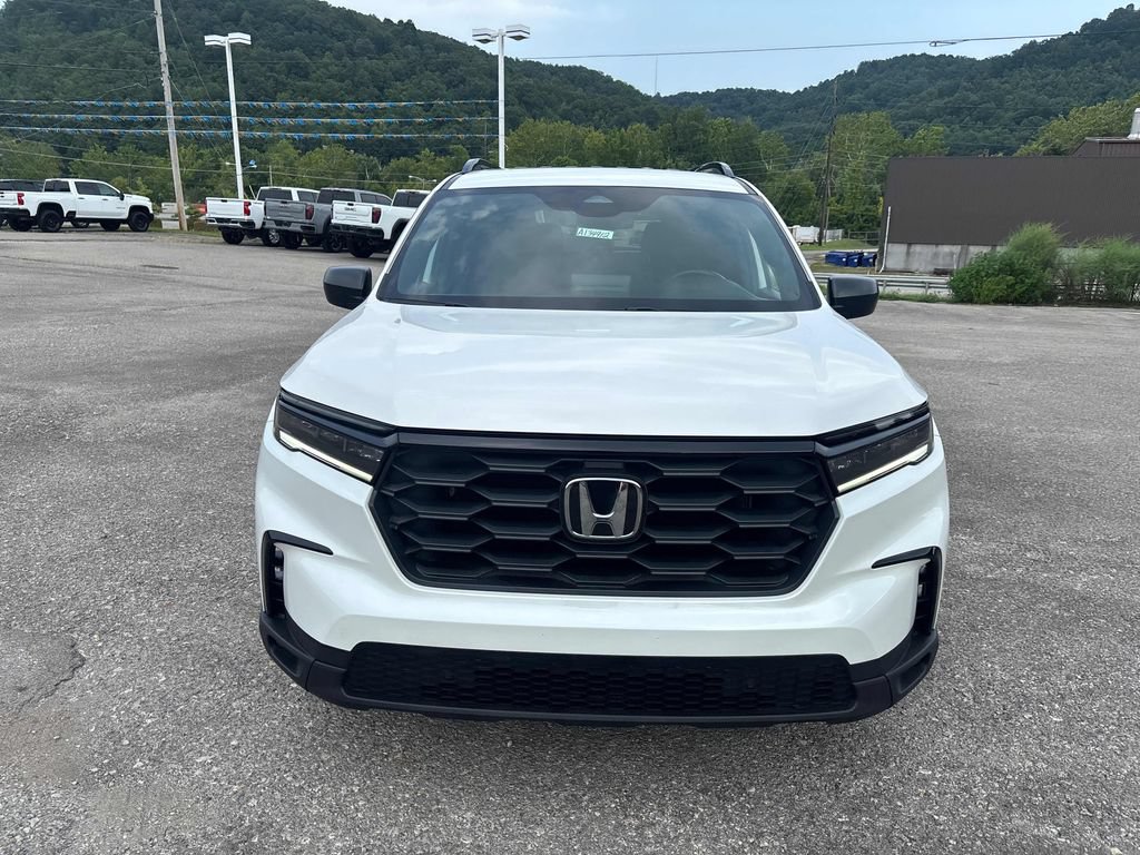 Used 2025 Honda Pilot Sport image 8