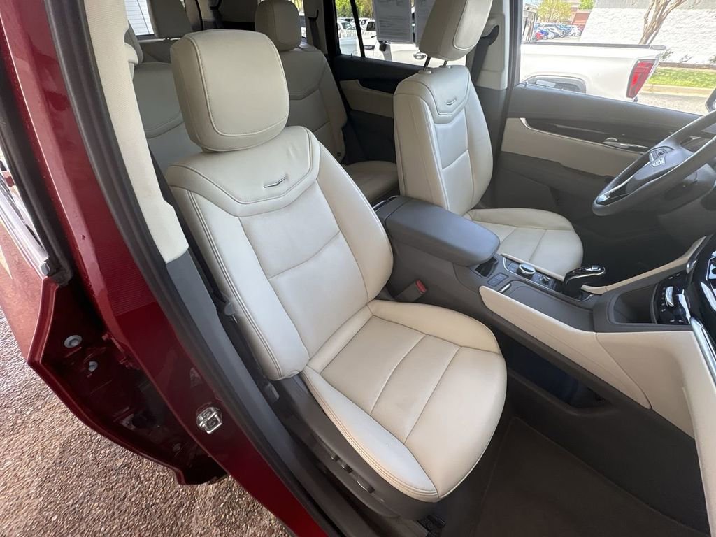 Certified 2025 Cadillac XT6 Premium Luxury AWD/4WD image 29