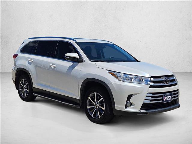 Used 2019 Toyota Highlander XLE FWD image 3