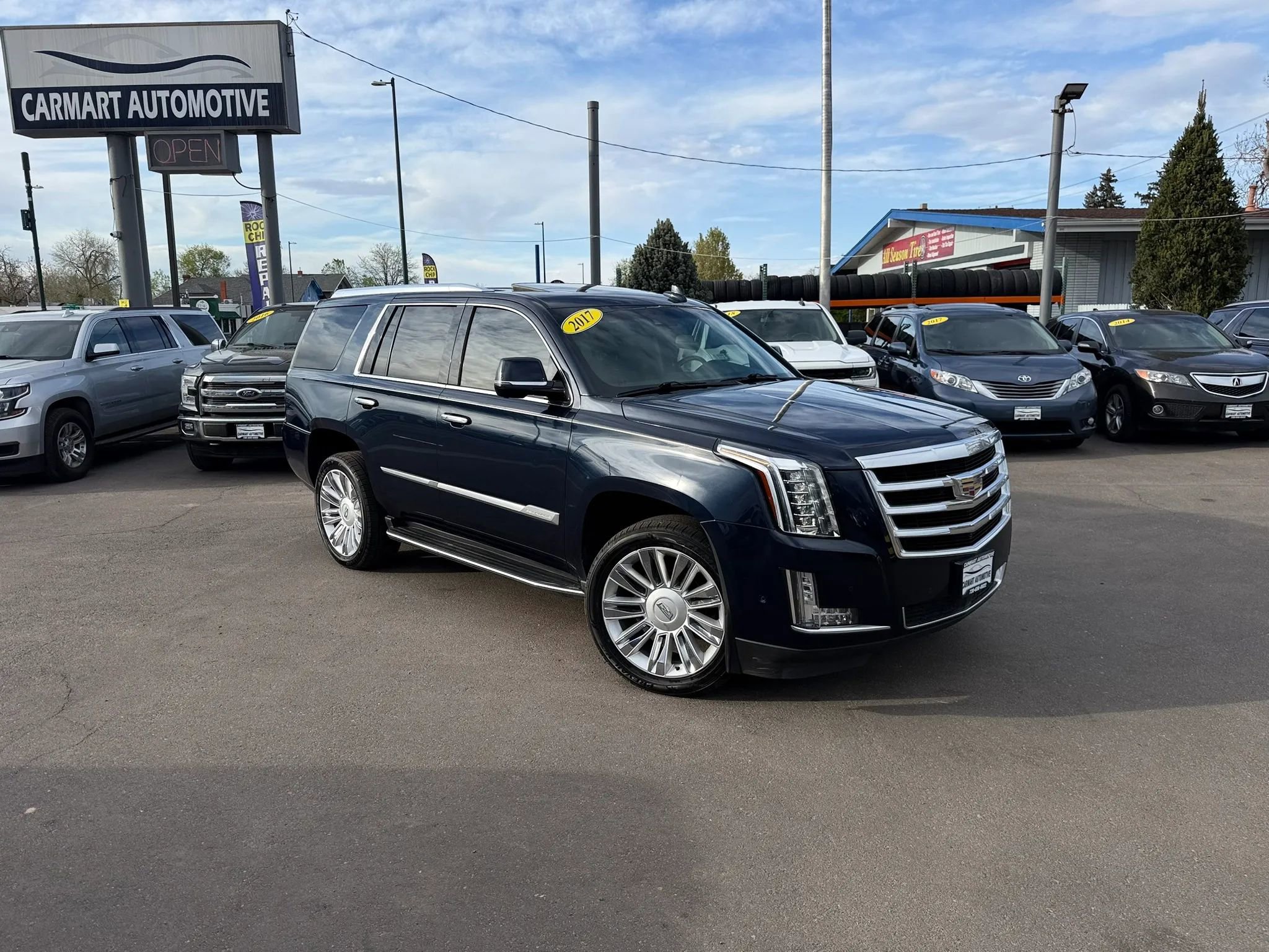 Used 2017 Cadillac Escalade Premium Luxury image 2