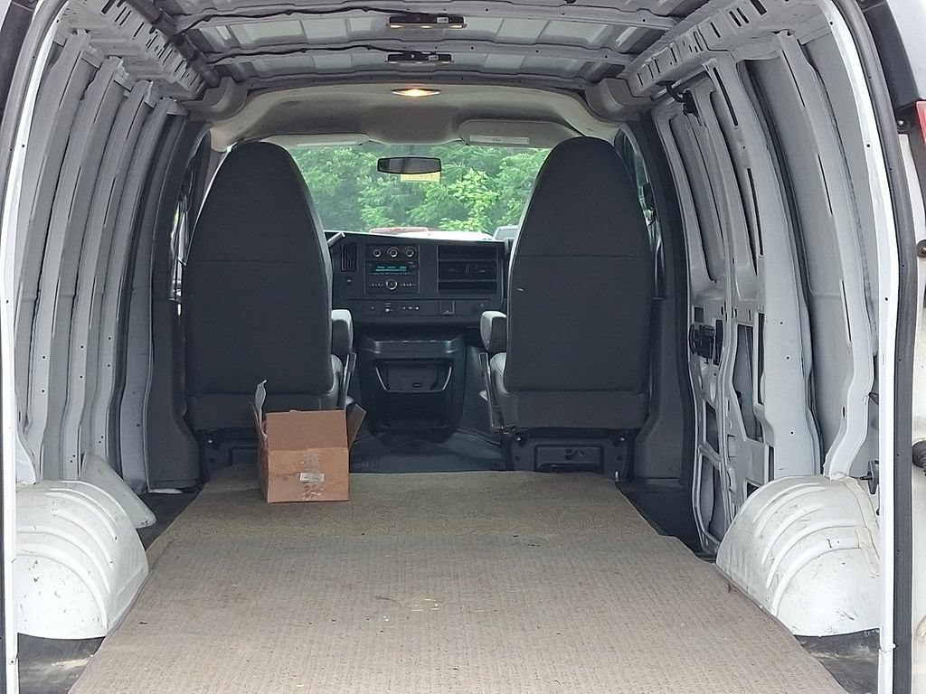 Used 2015 Chevrolet Express 2500 RWD image 25