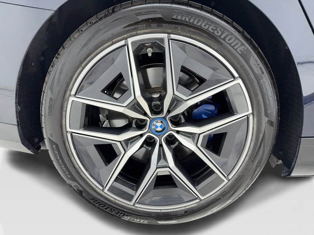 Used 2025 BMW i5 eDrive40i w/ Executive Package image 51