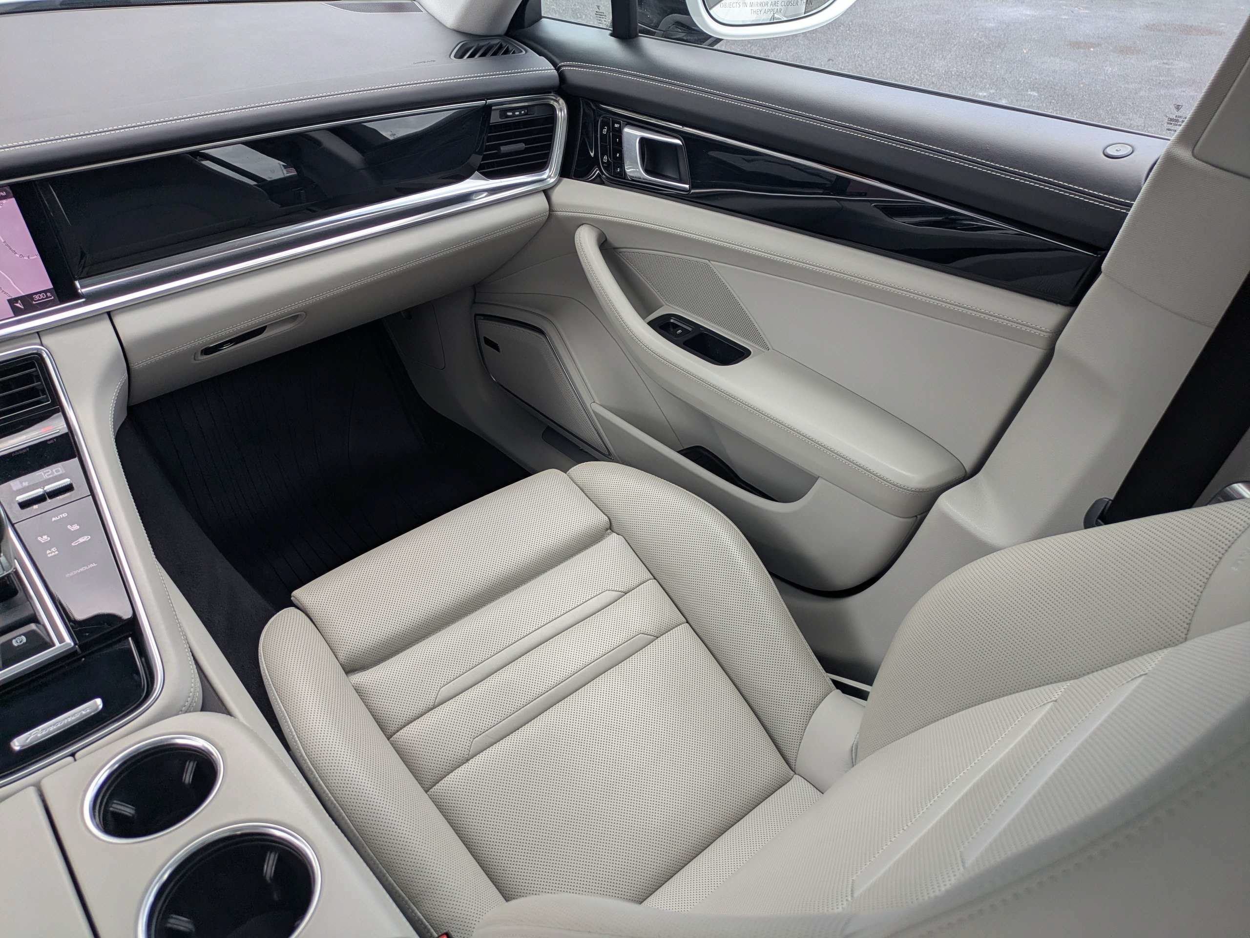 Used 2021 Porsche Panamera 4 w/ Premium Package AWD/4WD image 16