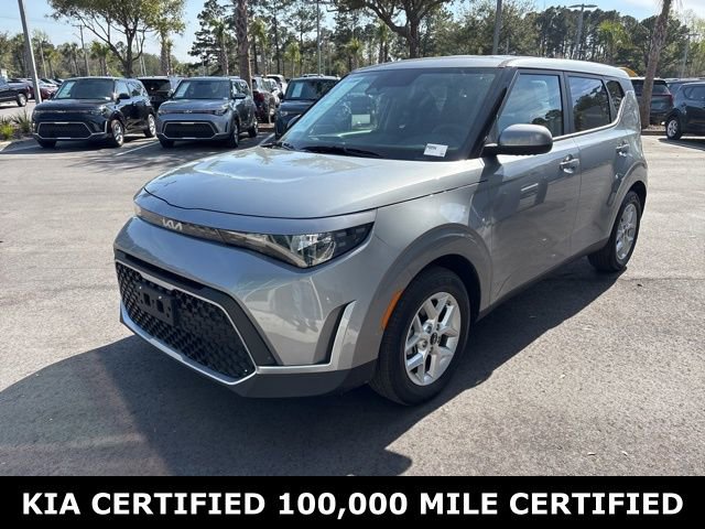 Certified 2025 Kia Soul LX image 1