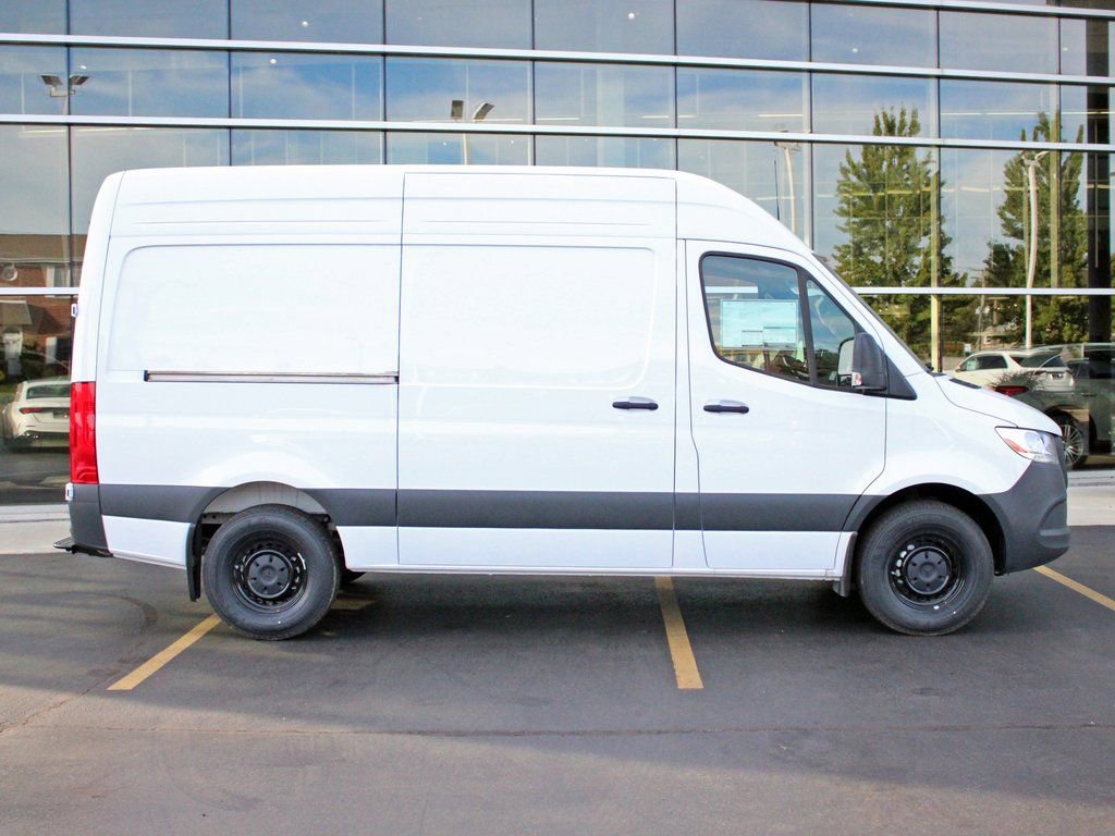 Used 2025 Mercedes-Benz Sprinter 2500 image 2