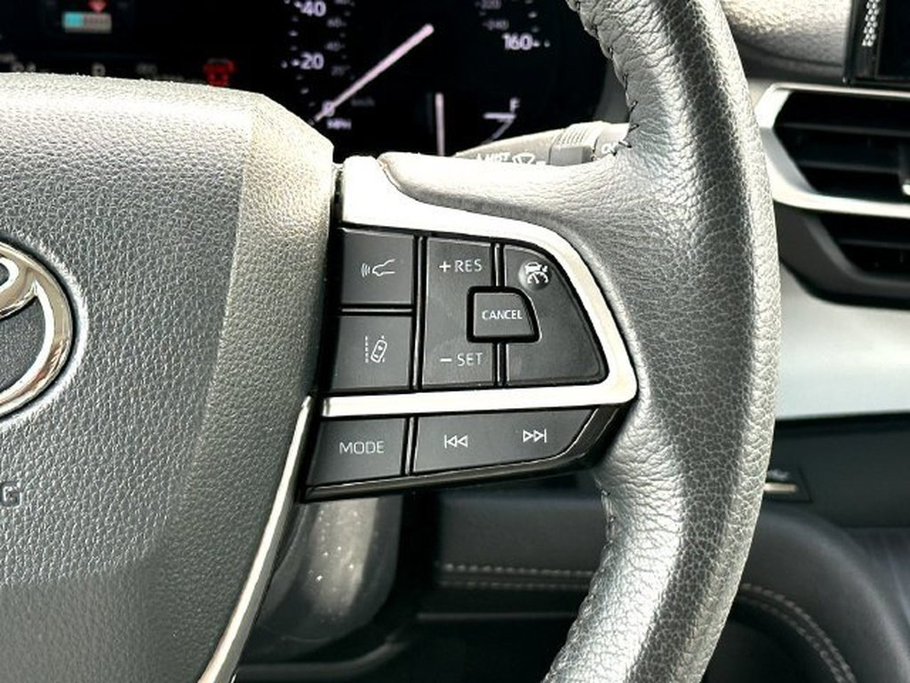 Certified 2025 Toyota Sienna XLE FWD image 24