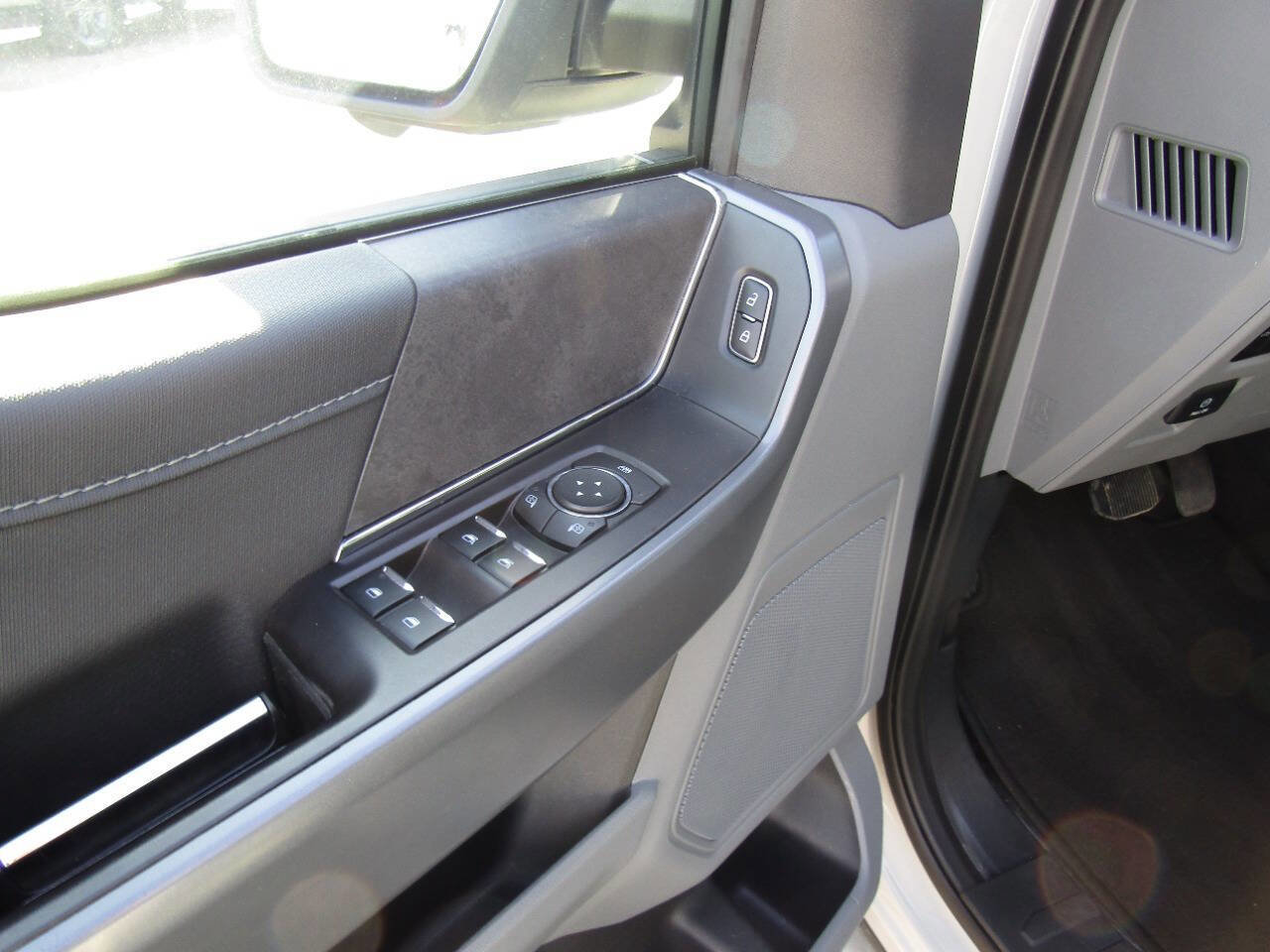 Used 2024 Ford F150 XLT image 25
