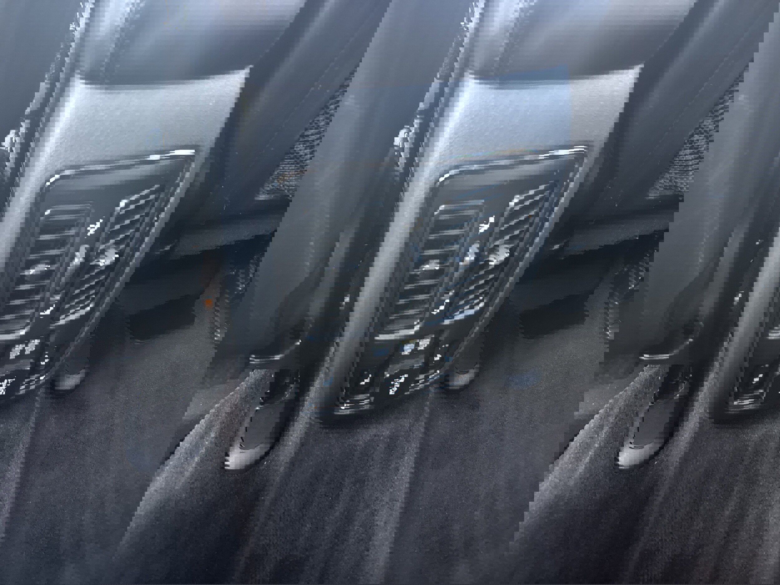 Used 2018 Jeep Grand Cherokee Limited image 19