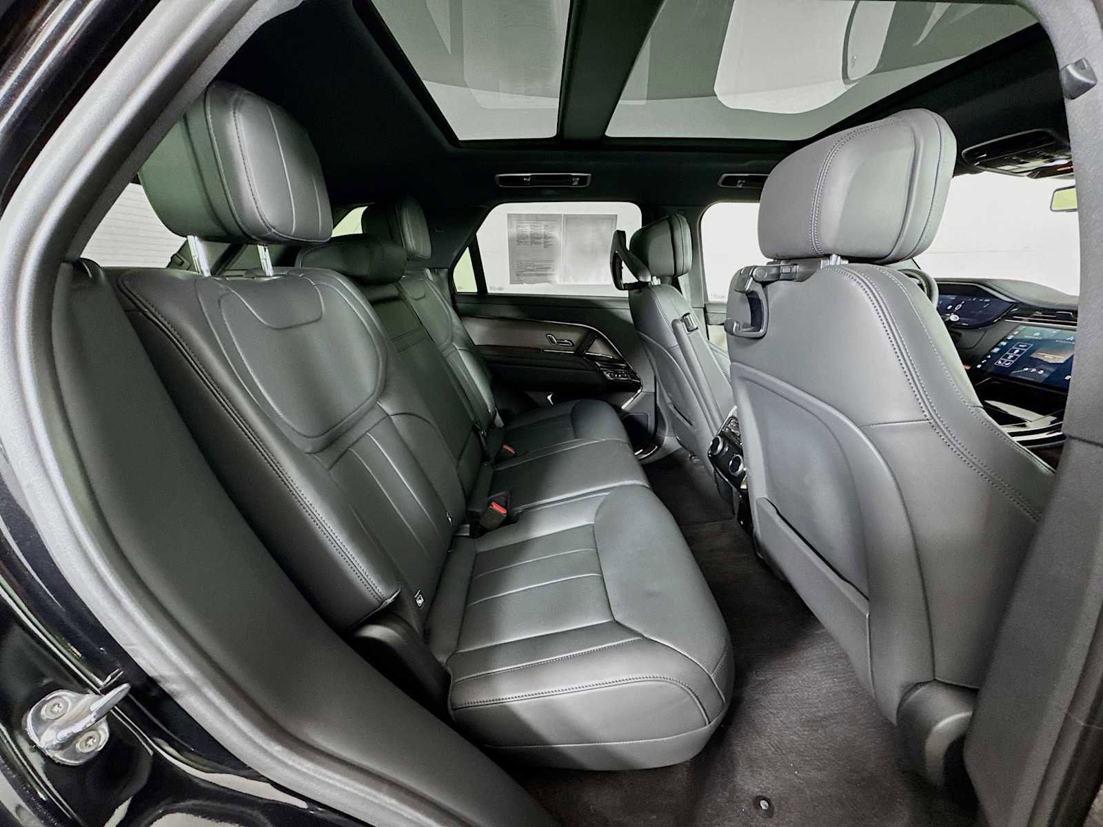 Used 2025 Land Rover Range Rover Sport SE image 27