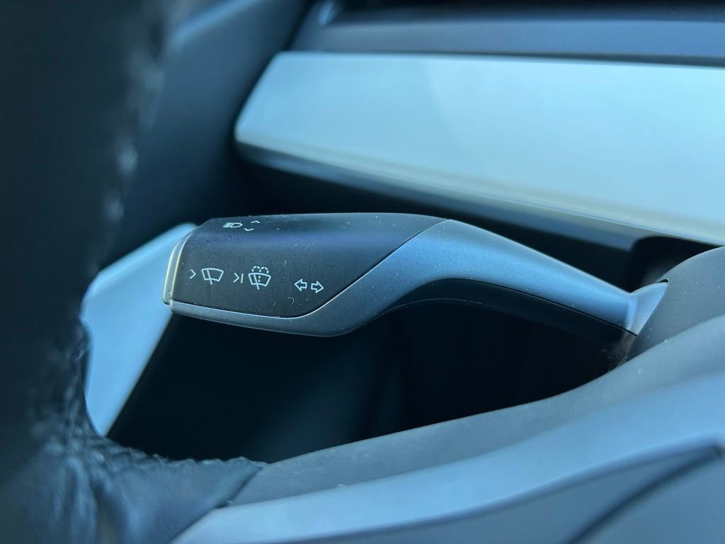 Used 2022 Tesla Model Y Long Range image 21