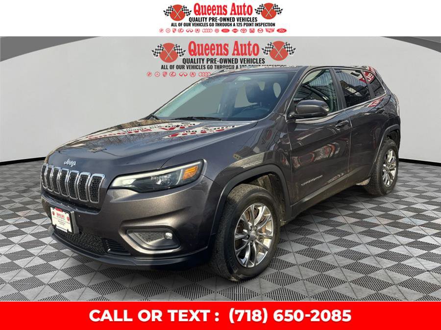 Used 2019 Jeep Cherokee Latitude Plus w/ Cold Weather Group image 2