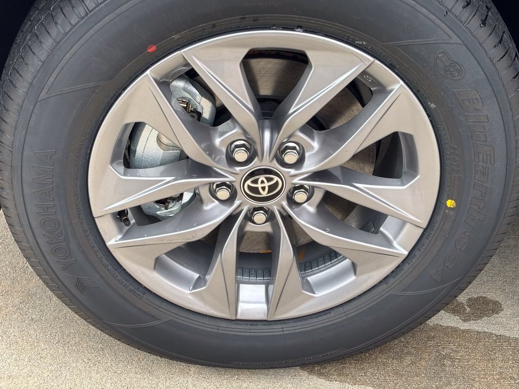New 2026 Toyota Sienna LE FWD image 7