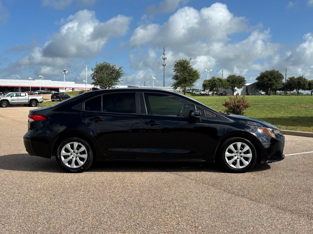 Used 2023 Toyota Corolla LE FWD image 5