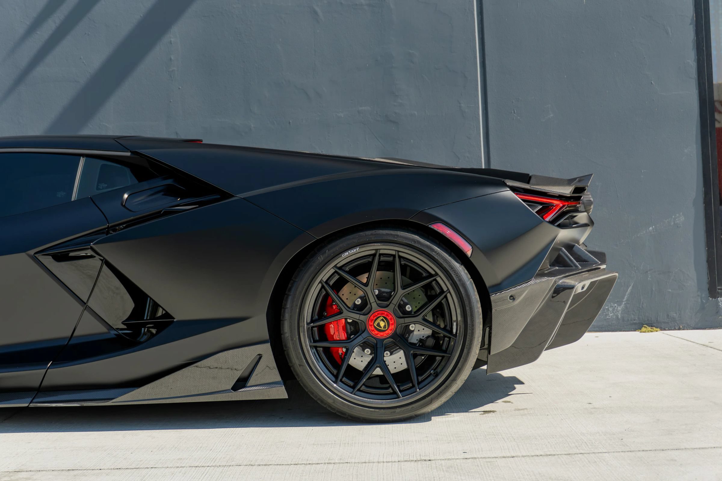 Used 2025 Lamborghini Revuelto AWD/4WD image 19