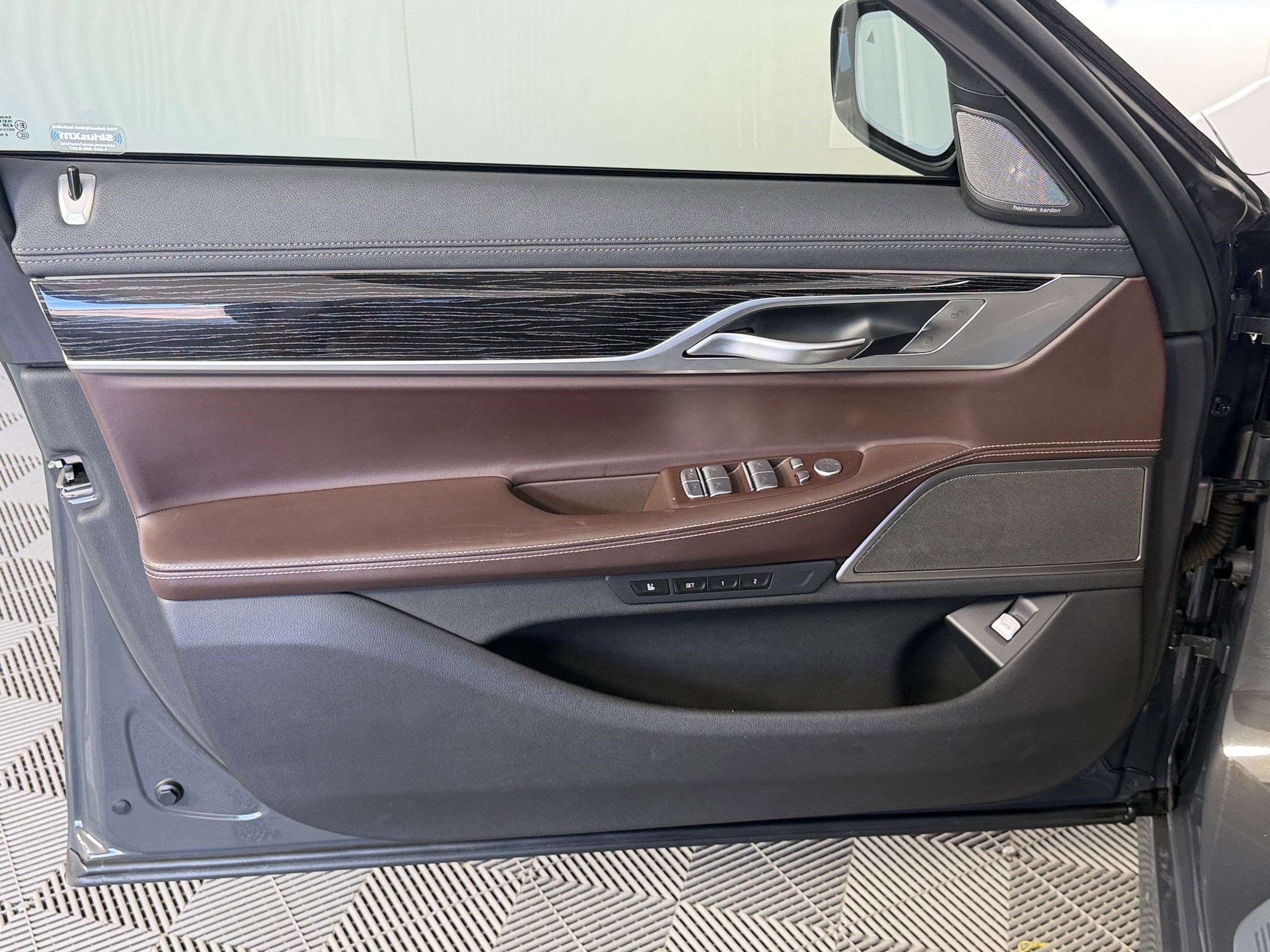 Used 2022 BMW 740i w/ M Sport Package RWD image 12