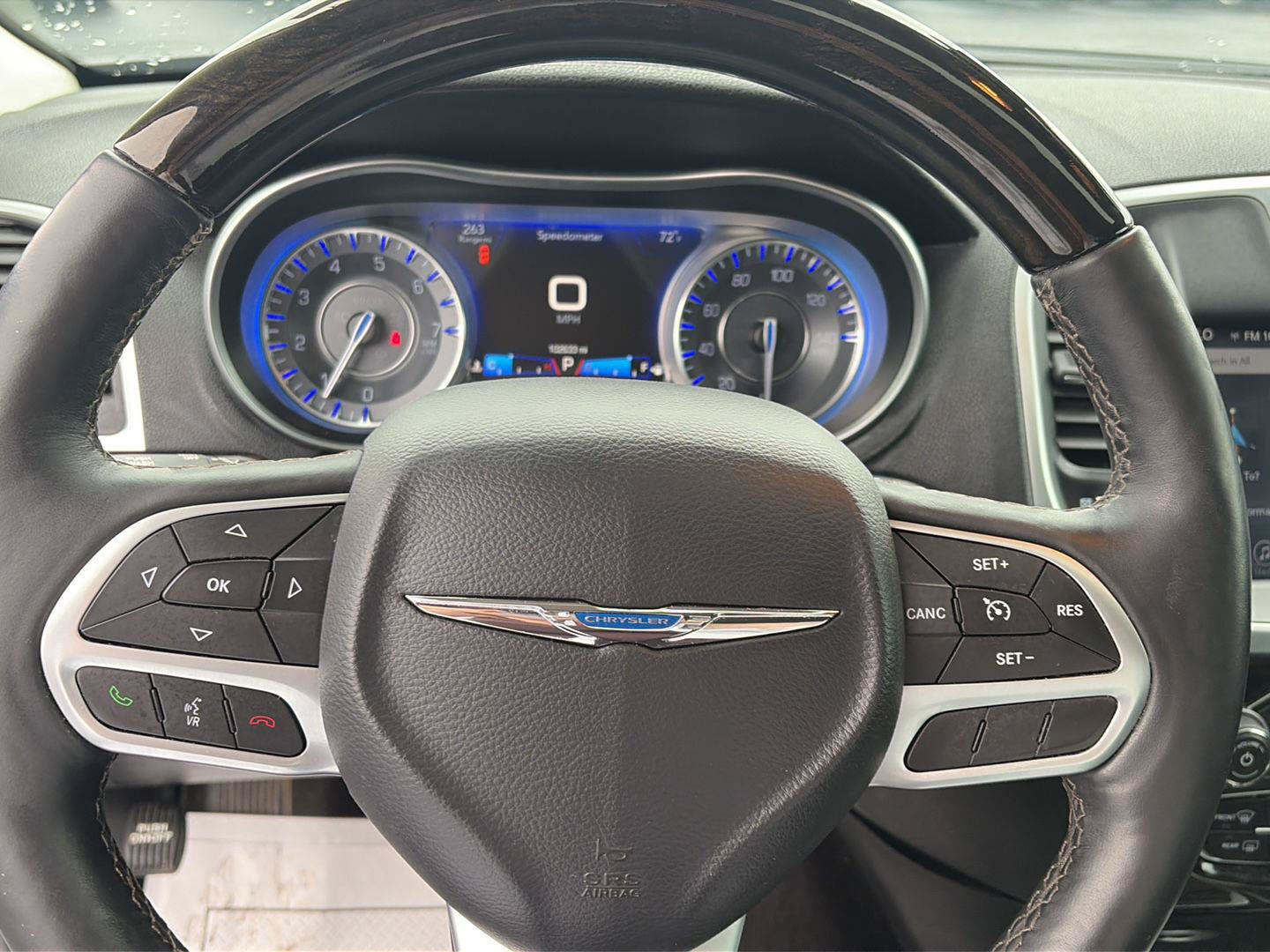 Used 2017 Chrysler 300 C RWD image 28