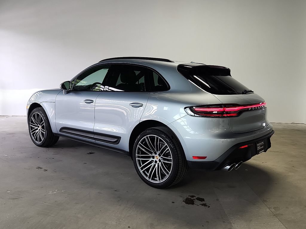 Certified 2026 Porsche Macan AWD/4WD image 3