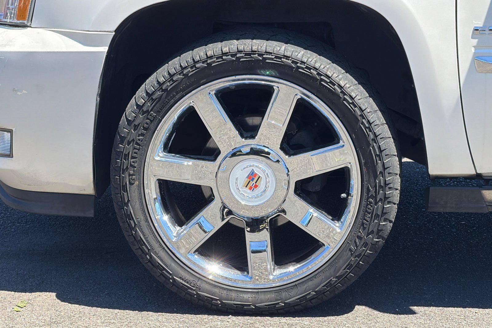 Used 2011 Cadillac Escalade ESV Premium AWD/4WD image 28