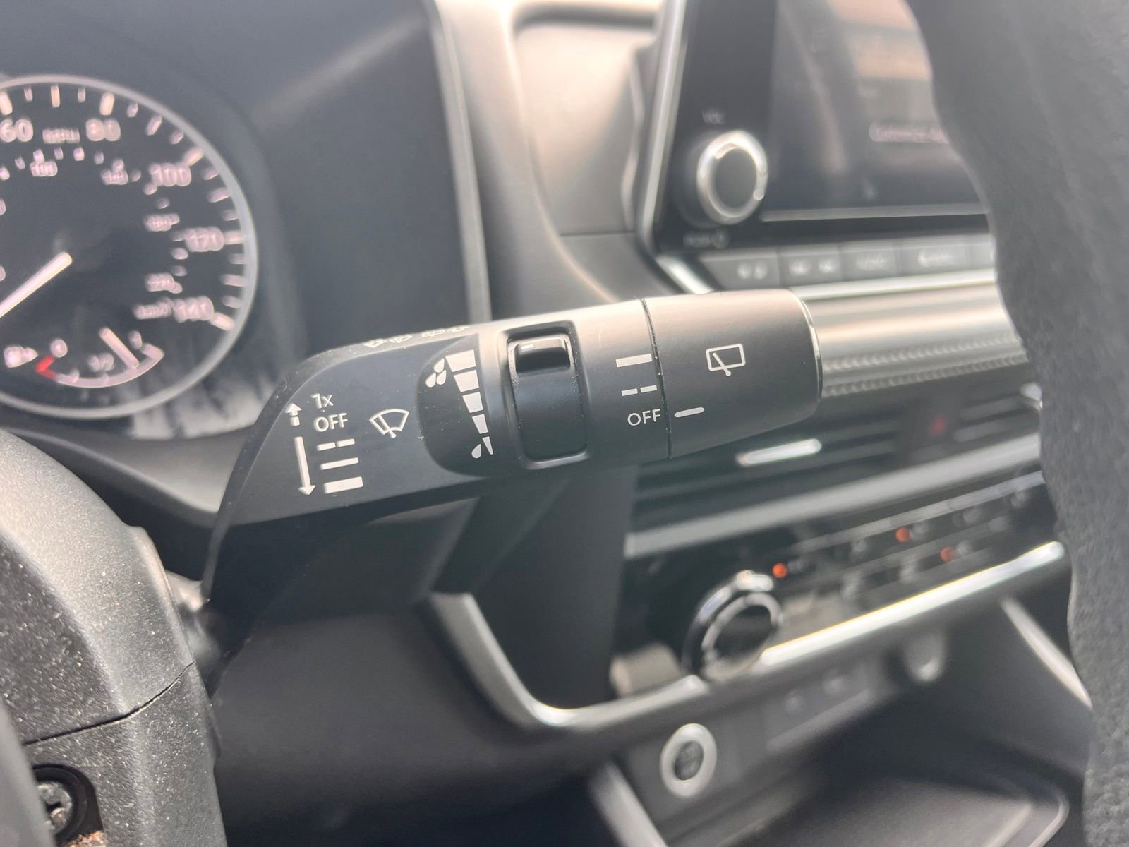 Used 2023 Nissan Rogue S FWD image 20