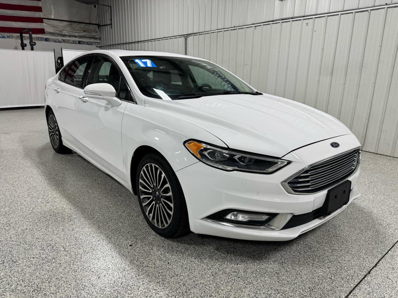 Used 2017 Ford Fusion SE w/ Fusion SE Technology Package image 3