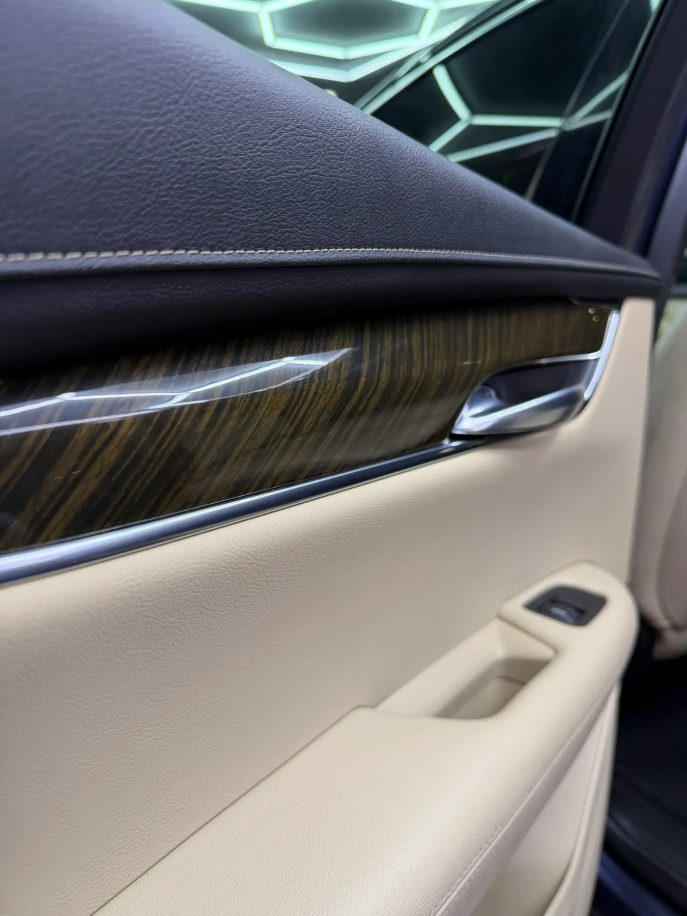 Used 2019 Cadillac XT5 FWD image 25