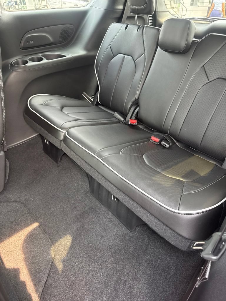 New 2027 Chrysler Pacifica Limited AWD/4WD image 13