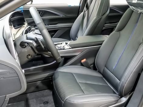 New 2025 Cadillac Lyriq Sport w/ LPO, Floor Liner Package AWD/4WD image 9
