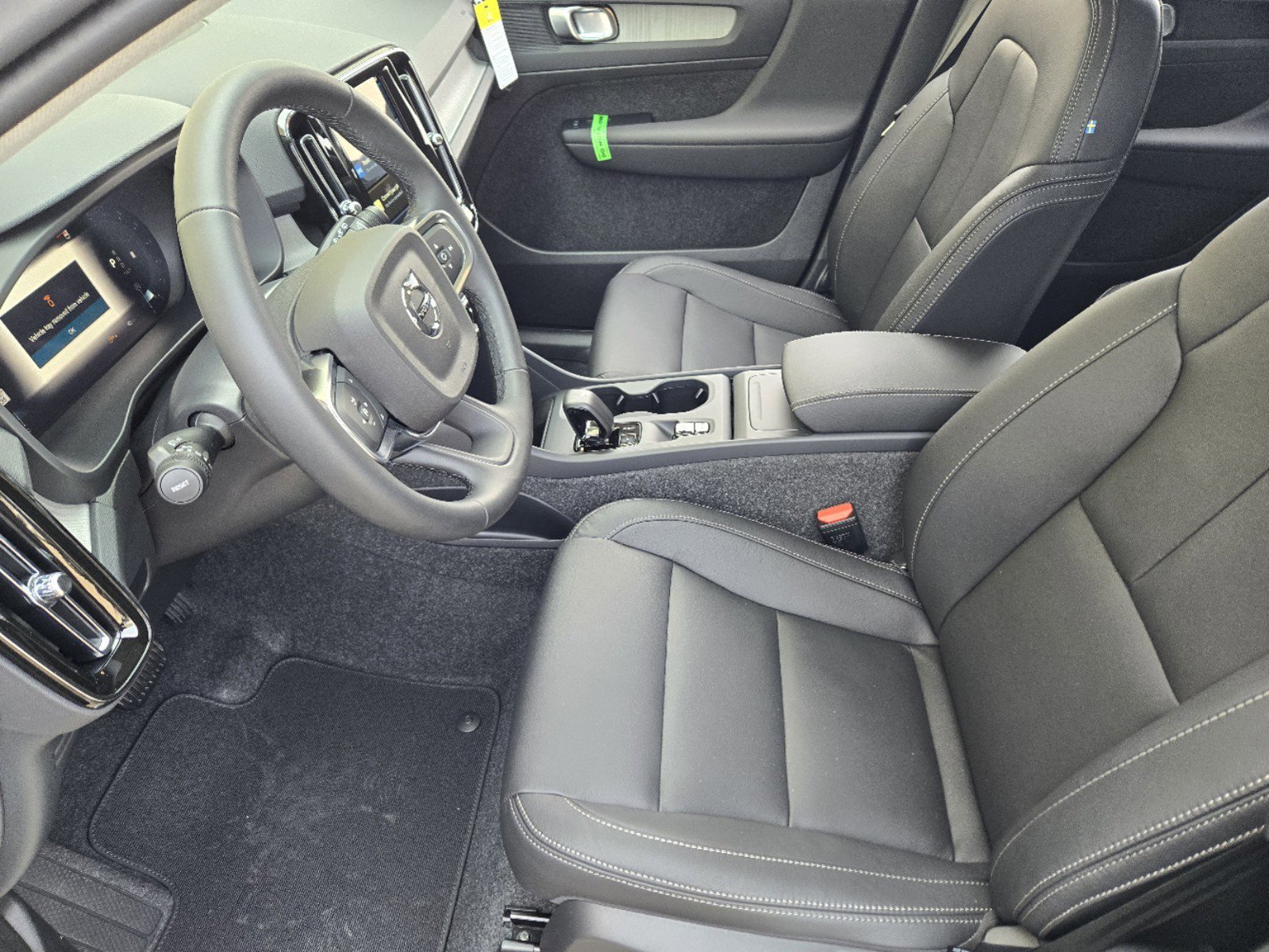 New 2025 Volvo XC40 B5 Core w/ Protection Package Premier image 16