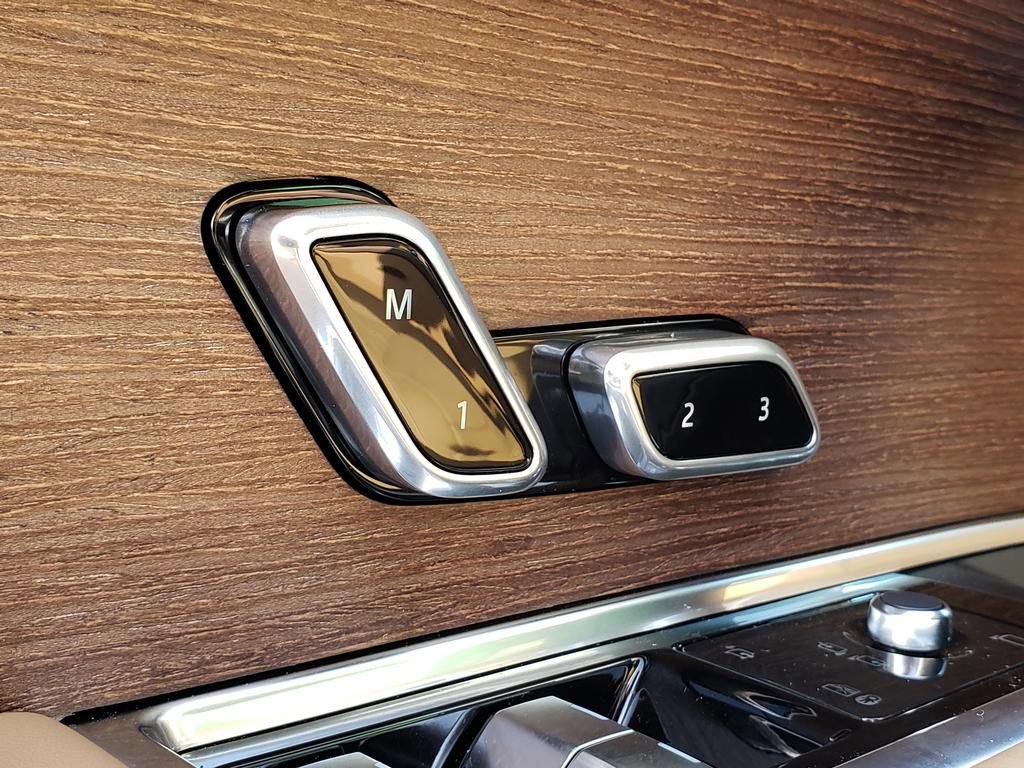 New 2026 Land Rover Range Rover SE image 20