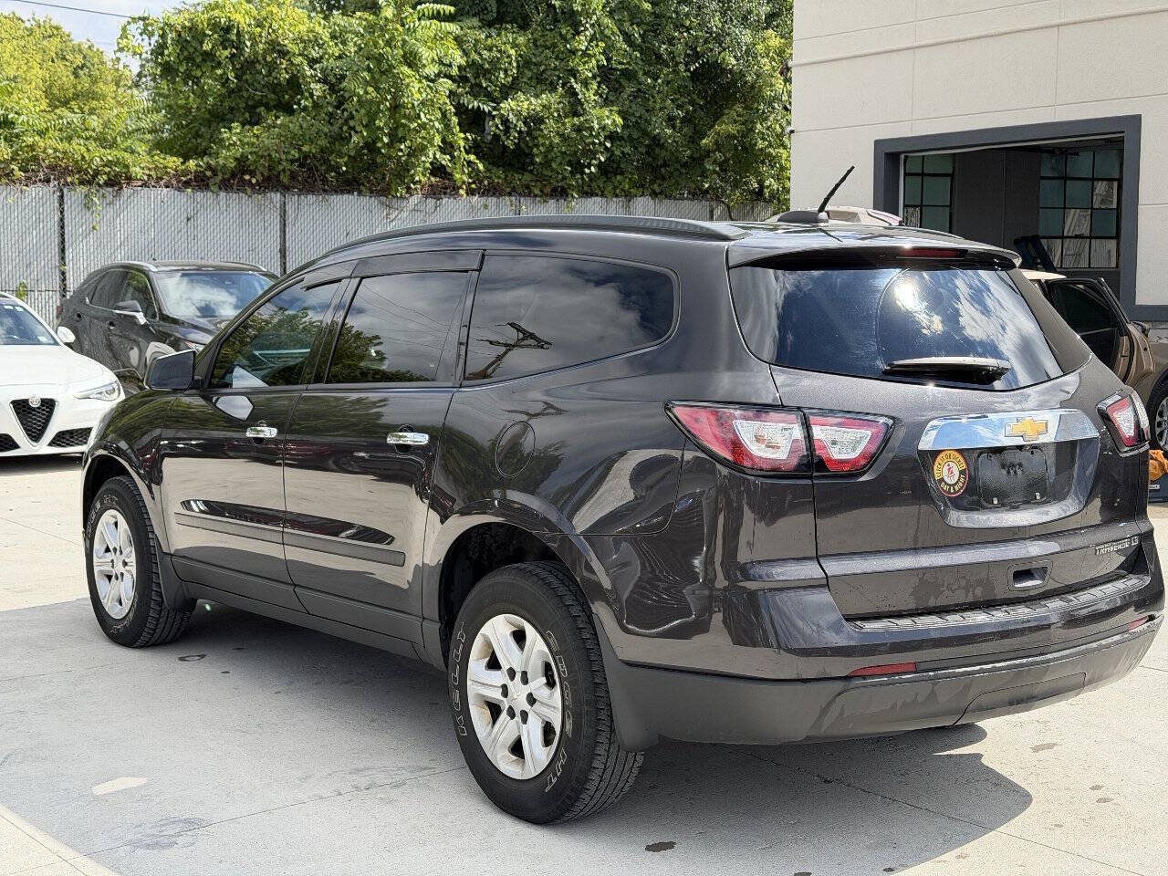 Used 2016 Chevrolet Traverse LS FWD image 5