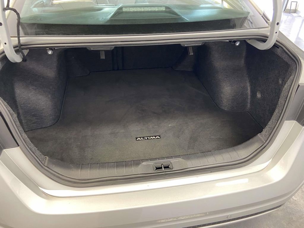 Used 2024 Nissan Altima 2.5 SV FWD image 12