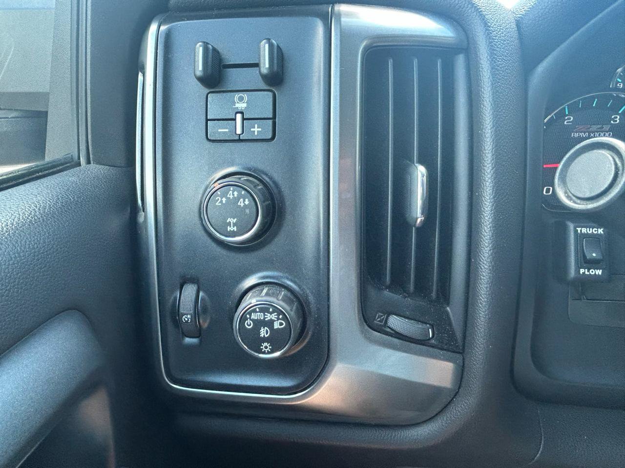 Used 2015 Chevrolet Silverado 2500 LT w/ LT Convenience Package AWD/4WD image 24