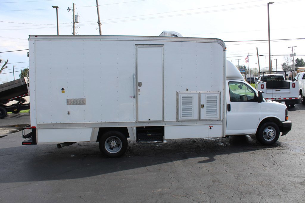 Used 2016 Chevrolet Express 4500 Extended image 8